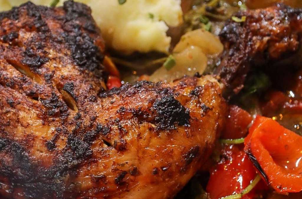 Recipe: Chicken thighs with vegetables in a tomato-wine sauce