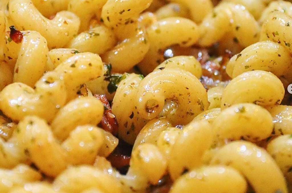 Rezept: Schinken-Zwiebel-Nudeln ohne Sahne – die leichte Variante