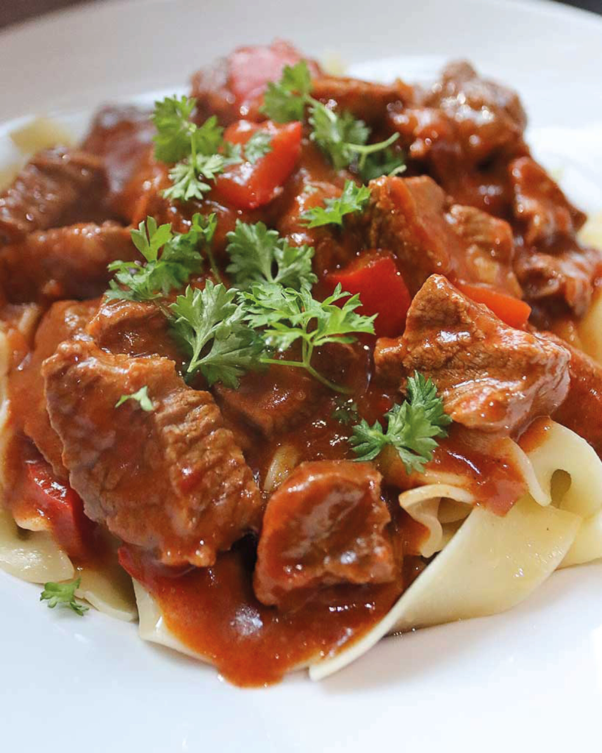 Rezeptliebe-Rezeptbilder-Rindergulasch-mit-Bandnudeln